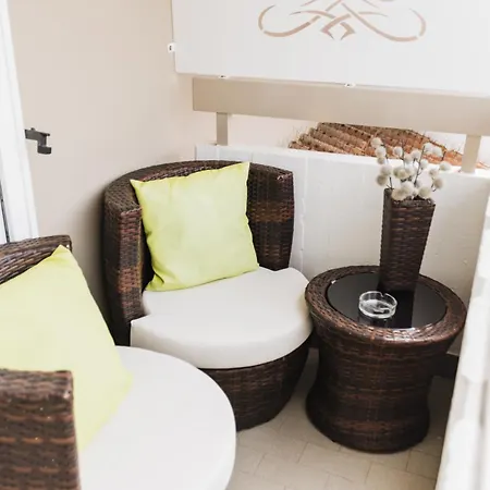 Mare E Collina Apartment *