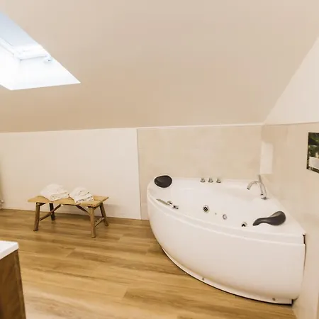 Mare E Collina Apartment *